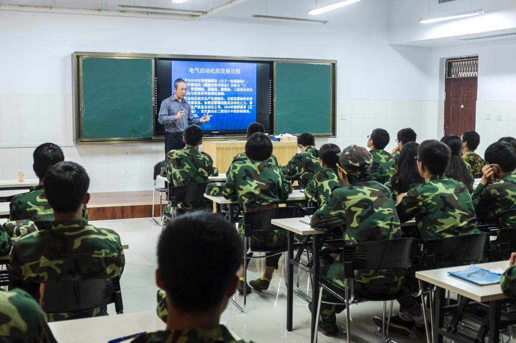 情色片
王红旗教授为本科生做入学教育